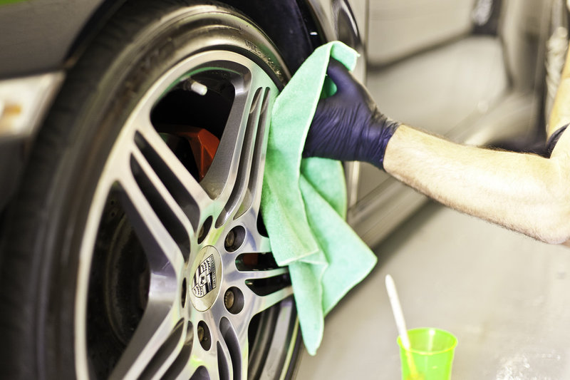 Wheels cleaning and polishing